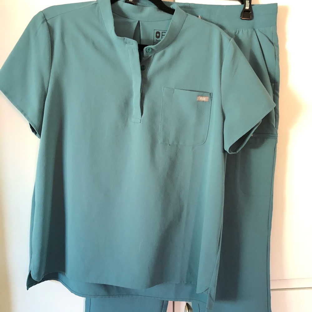 Figs Women’s Hydrogreen Scrub Top